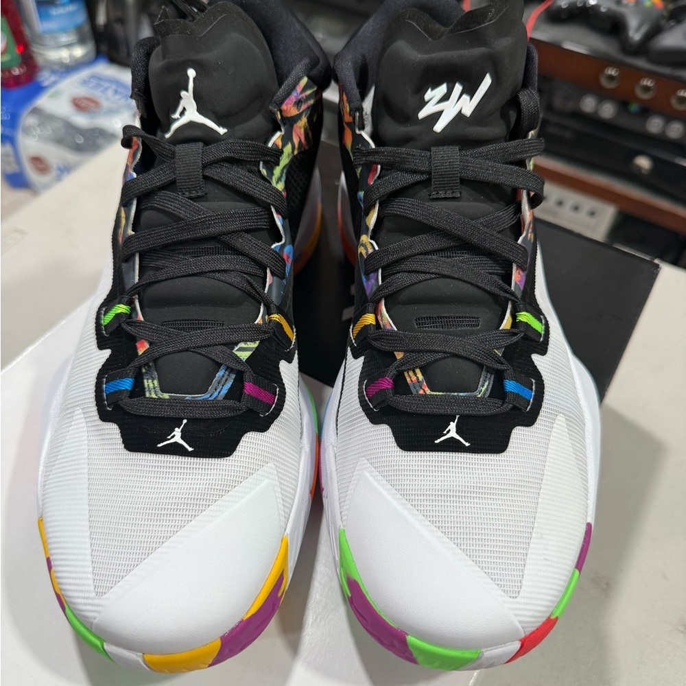 Jordan Zion 1 - Gen Zion White and Black New Size 10